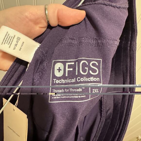 Figs Purple Scrub Set Casma Top Kade Cargo Pants NEW Size XXL - Picture 13 of 13